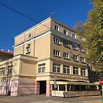 Victoria *